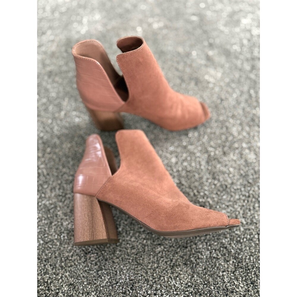 Qupid Womens Tan Peep Toe Cutout Ankle Booties Block Heel Slip-On